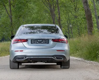 Verhuur Mercedes-Benz E250. Premium Auto te huur in Montenegro ✓ Borg van Borg van 1000 EUR ✓ Verzekeringsmogelijkheden TPL, Buitenland.