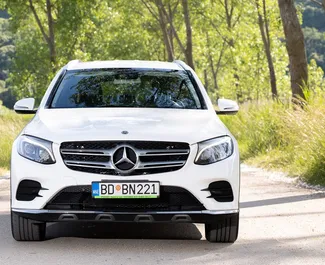Vooraanzicht van een huurauto Mercedes-Benz GLC250 in Becici, Montenegro ✓ Auto #12169. ✓ Transmissie Automatisch TM ✓ 0 beoordelingen.