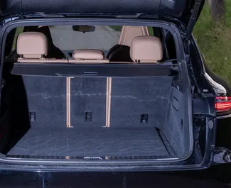 Porsche Cayenne Turbo 2022 beschikbaar voor verhuur in Becici, met een kilometerlimiet van onbeperkt.