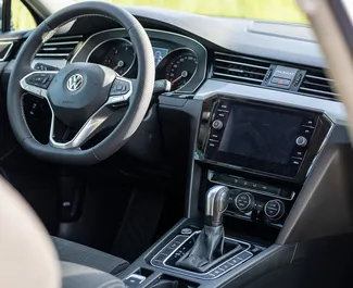 Diesel motor van 1,6L van Volkswagen Passat 2021 te huur in Becici.