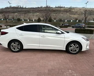 Autohuur Hyundai Elantra 2019 in in Armenië, met Benzine brandstof en 147 pk ➤ Vanaf 40 USD per dag.