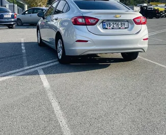 Benzine motor van 1,4L van Chevrolet Cruze 2019 te huur in Koetaisi.