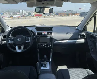 Interieur van Subaru Forester te huur in Georgië. Een geweldige auto met 5 zitplaatsen en een Automatisch transmissie.