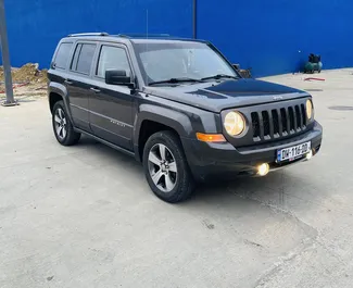 Verhuur Jeep Patriot. Comfort, SUV Auto te huur in Georgië ✓ Borg van Zonder Borg ✓ Verzekeringsmogelijkheden TPL, SCDW, FDW, Diefstal, Jonge.