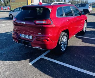 Verhuur Jeep Cherokee. Comfort, SUV, Crossover Auto te huur in Georgië ✓ Borg van Zonder Borg ✓ Verzekeringsmogelijkheden TPL, SCDW, FDW, Diefstal, Jonge.