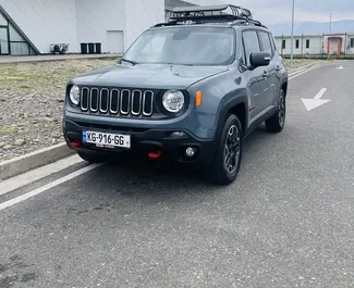 Vooraanzicht van een huurauto Jeep Renegade in Koetaisi, Georgië ✓ Auto #15624. ✓ Transmissie Automatisch TM ✓ 0 beoordelingen.