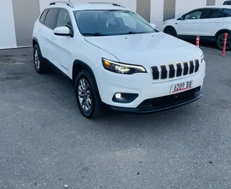 Autohuur Jeep Cherokee 2020 in in Georgië, met Benzine brandstof en 271 pk ➤ Vanaf 180 GEL per dag.