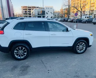 Verhuur Jeep Cherokee. Comfort, SUV, Crossover Auto te huur in Georgië ✓ Borg van Zonder Borg ✓ Verzekeringsmogelijkheden TPL, SCDW, FDW, Diefstal, Jonge.