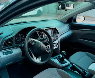 Benzine motor van 2,0L van Hyundai Elantra 2019 te huur in Tbilisi.