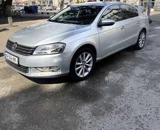 Vooraanzicht van een huurauto Volkswagen Passat in Tbilisi, Georgië ✓ Auto #15808. ✓ Transmissie Automatisch TM ✓ 0 beoordelingen.