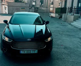 Vooraanzicht van een huurauto Ford Fusion Sedan in Tbilisi, Georgië ✓ Auto #15811. ✓ Transmissie Automatisch TM ✓ 0 beoordelingen.
