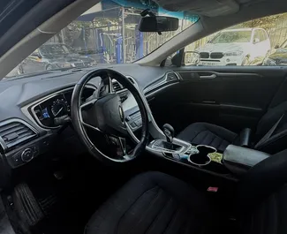 Benzine motor van 2,5L van Ford Fusion Sedan 2015 te huur in Tbilisi.