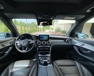 Mercedes-Benz GLC250 2022 beschikbaar voor verhuur in Becici, met een kilometerlimiet van onbeperkt.