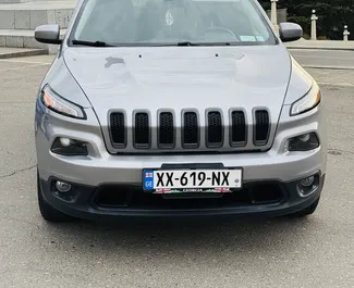 Autohuur Jeep Cherokee 2017 in in Georgië, met Benzine brandstof en 184 pk ➤ Vanaf 135 GEL per dag.