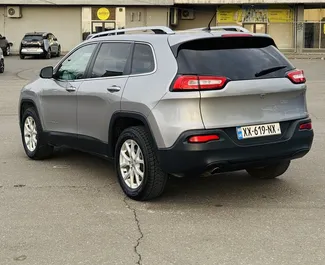 Verhuur Jeep Cherokee. Comfort, SUV, Crossover Auto te huur in Georgië ✓ Borg van Zonder Borg ✓ Verzekeringsmogelijkheden TPL, SCDW, FDW, Diefstal, Jonge.