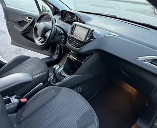 Peugeot 208 2017 beschikbaar voor verhuur in Thessaloniki, met een kilometerlimiet van onbeperkt.