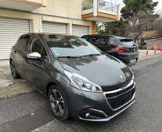 Vooraanzicht van een huurauto Peugeot 208 in Thessaloniki, Griekenland ✓ Auto #15751. ✓ Transmissie Handmatig TM ✓ 0 beoordelingen.