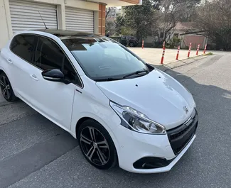 Vooraanzicht van een huurauto Peugeot 208 in Thessaloniki, Griekenland ✓ Auto #15753. ✓ Transmissie Handmatig TM ✓ 0 beoordelingen.