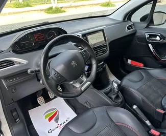 Peugeot 208 2017 beschikbaar voor verhuur in Thessaloniki, met een kilometerlimiet van onbeperkt.