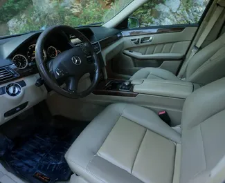 Mercedes-Benz E-Class 2013 beschikbaar voor verhuur in Tirana, met een kilometerlimiet van onbeperkt.