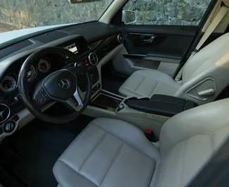 Diesel motor van 2,2L van Mercedes-Benz GLK 2015 te huur in Tirana.