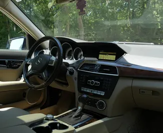 Autohuur Mercedes-Benz C-Class 2012 in in Albanië, met Gas brandstof en 249 pk ➤ Vanaf 38 EUR per dag.