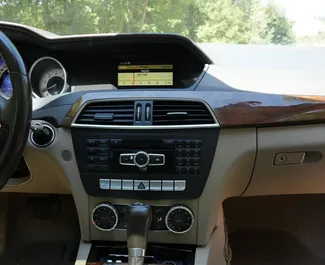 Gas motor van 3,0L van Mercedes-Benz C-Class 2012 te huur in Tirana.