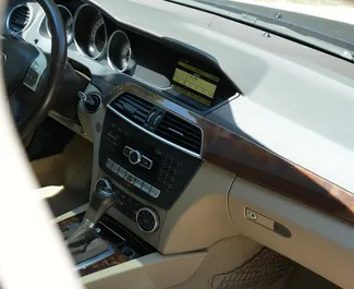 Mercedes-Benz C-Class 2012 beschikbaar voor verhuur in Tirana, met een kilometerlimiet van onbeperkt.