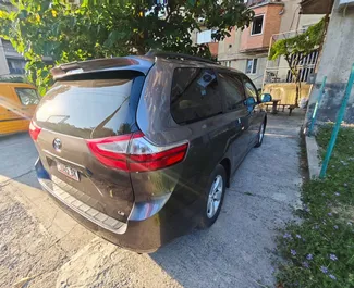 Autohuur Toyota Sienna 2018 in in Georgië, met Benzine brandstof en 296 pk ➤ Vanaf 169 GEL per dag.