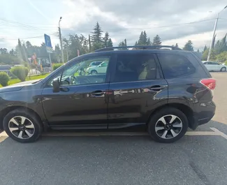 Vooraanzicht van een huurauto Subaru Forester op de luchthaven van Koetaisi, Georgië ✓ Auto #15639. ✓ Transmissie Automatisch TM ✓ 0 beoordelingen.