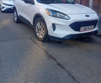 Vooraanzicht van een huurauto Ford Escape in Jerevan, Armenië ✓ Auto #15666. ✓ Transmissie Automatisch TM ✓ 0 beoordelingen.