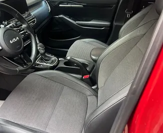 Benzine motor van 2,0L van Kia Seltos 2022 te huur in Jerevan.