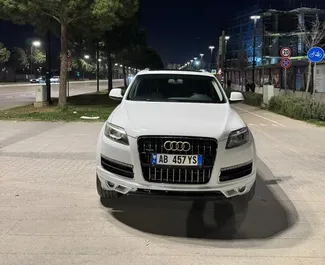Vooraanzicht van een huurauto Audi Q7 in Tirana, Albanië ✓ Auto #15741. ✓ Transmissie Automatisch TM ✓ 0 beoordelingen.