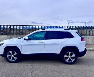 Benzine motor van 60,0L van Jeep Cherokee 2018 te huur in Tbilisi.