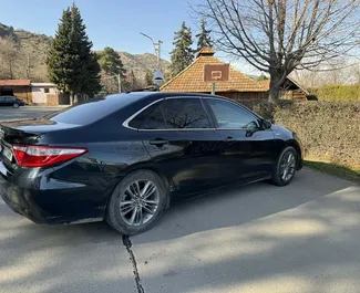 Verhuur Toyota Camry. Comfort, Premium Auto te huur in Georgië ✓ Borg van Zonder Borg ✓ Verzekeringsmogelijkheden TPL, CDW, FDW, Jonge.
