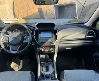 Interieur van Subaru Forester te huur in Georgië. Een geweldige auto met 5 zitplaatsen en een Automatisch transmissie.