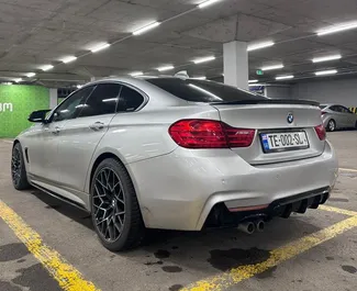 Vooraanzicht van een huurauto BMW 420i Gran Coupe in Tbilisi, Georgië ✓ Auto #15816. ✓ Transmissie Automatisch TM ✓ 0 beoordelingen.