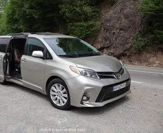 Autohuur Toyota Sienna 2018 in in Georgië, met Benzine brandstof en 210 pk ➤ Vanaf 100 GEL per dag.