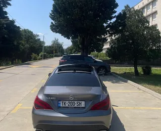 Benzine motor van 2,0L van Mercedes-Benz CLA250 2015 te huur in Tbilisi.