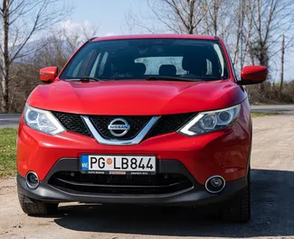 Vooraanzicht van een huurauto Nissan Qashqai in Podgorica, Montenegro ✓ Auto #15736. ✓ Transmissie Automatisch TM ✓ 0 beoordelingen.