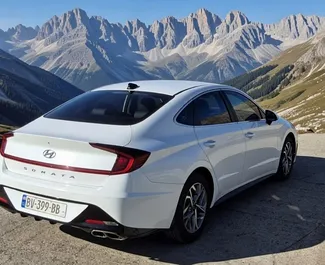 Autohuur Hyundai Sonata 2021 in in Georgië, met Benzine brandstof en 201 pk ➤ Vanaf 120 GEL per dag.