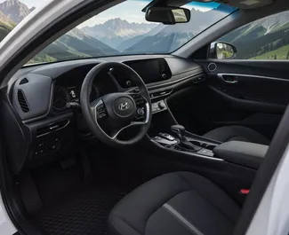 Benzine motor van 2,5L van Hyundai Sonata 2021 te huur in Koetaisi.