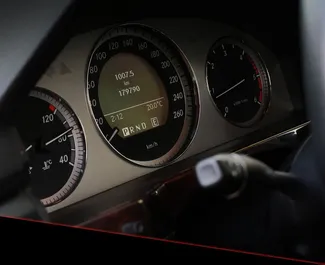 Mercedes-Benz GLK 2012 beschikbaar voor verhuur in Tirana, met een kilometerlimiet van onbeperkt.