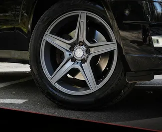 Interieur van Mercedes-Benz GLK te huur in Albanië. Een geweldige auto met 5 zitplaatsen en een Automatisch transmissie.