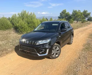 Vooraanzicht van een huurauto Suzuki Vitara op Podgorica Luchthaven, Montenegro ✓ Auto #15720. ✓ Transmissie Automatisch TM ✓ 0 beoordelingen.