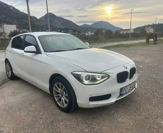 Vooraanzicht van een huurauto BMW 116d op Podgorica Luchthaven, Montenegro ✓ Auto #15719. ✓ Transmissie Automatisch TM ✓ 0 beoordelingen.