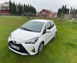 Autohuur Toyota Yaris #15709 Automatisch op Podgorica Luchthaven, uitgerust met 1,5L motor ➤ Van Yan in Montenegro.