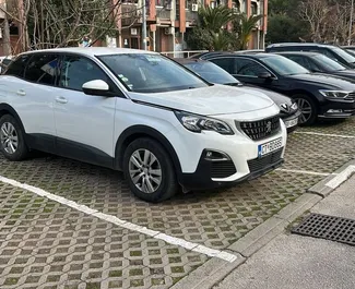 Vooraanzicht van een huurauto Peugeot 3008 op Podgorica Luchthaven, Montenegro ✓ Auto #15718. ✓ Transmissie Automatisch TM ✓ 0 beoordelingen.