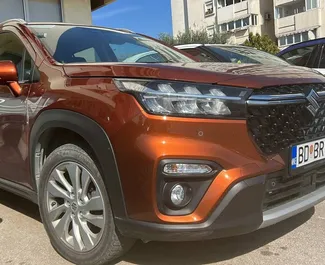 Vooraanzicht van een huurauto Suzuki SX4 S-Cross op Podgorica Luchthaven, Montenegro ✓ Auto #15707. ✓ Transmissie Automatisch TM ✓ 0 beoordelingen.