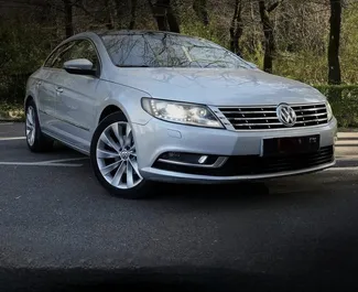 Vooraanzicht van een huurauto Volkswagen Passat-CC in Tirana, Albanië ✓ Auto #9980. ✓ Transmissie Automatisch TM ✓ 0 beoordelingen.